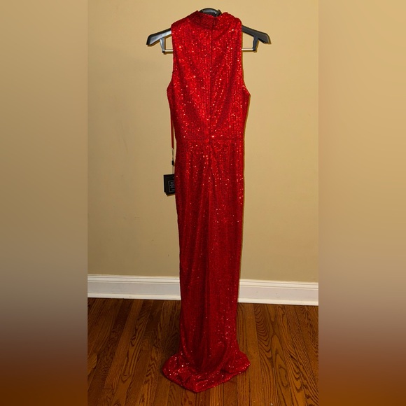 MAC DUGGAL RED
Sleeveless High Neck Gathe Waist Sequin Gown Size 2 NWT - Picture 5 of 6